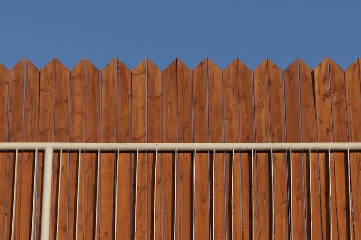 wooden-wall-against-clear-blue-sky_1599333-1292